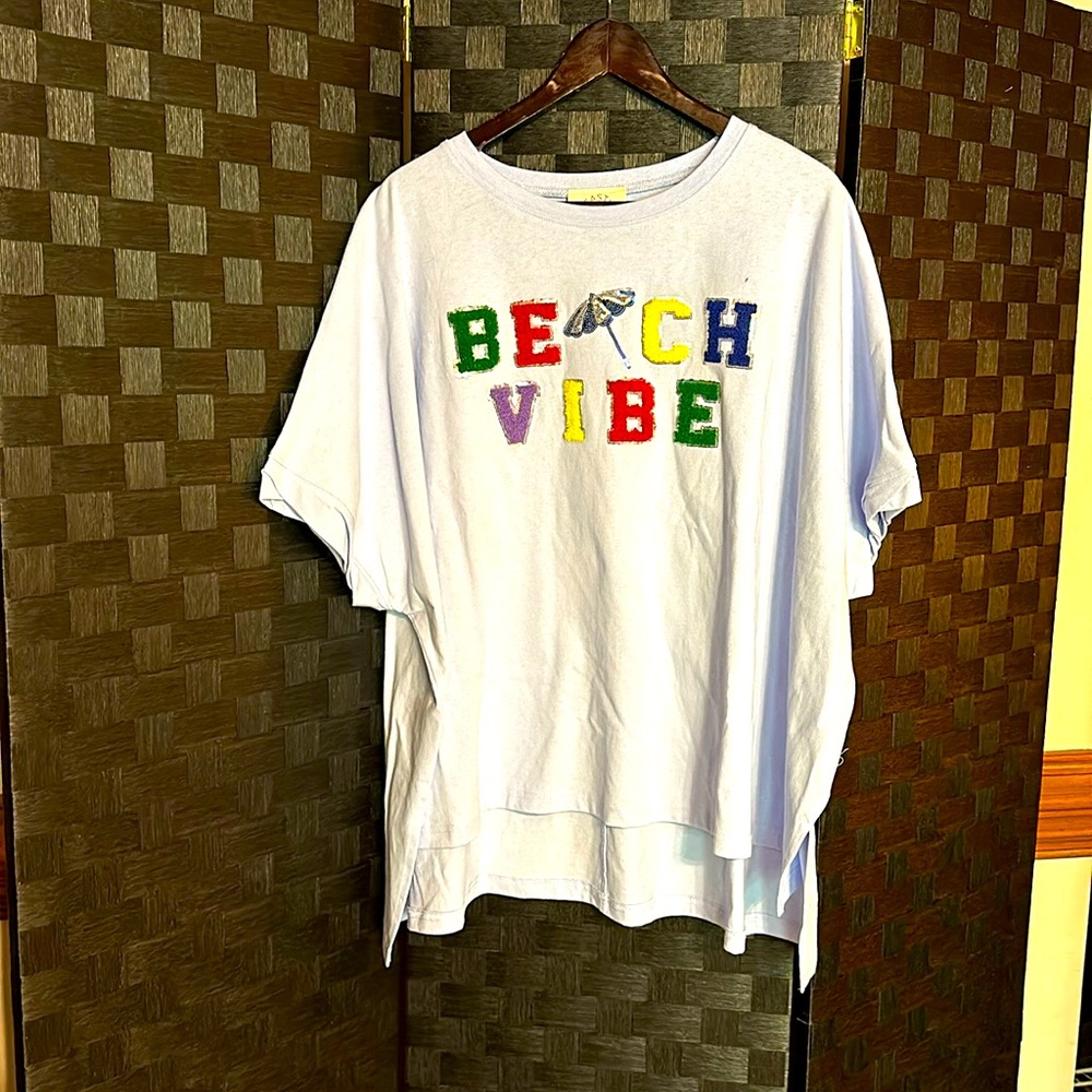 NWOT! Women’s SZ L Fantastic Fawn “Beach Vibe” oversized tee.